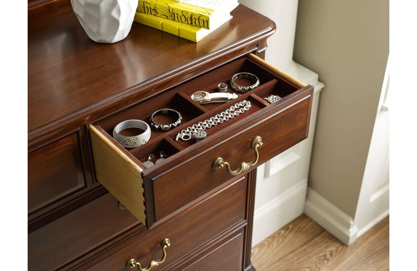 DRAWER DRESSER Room