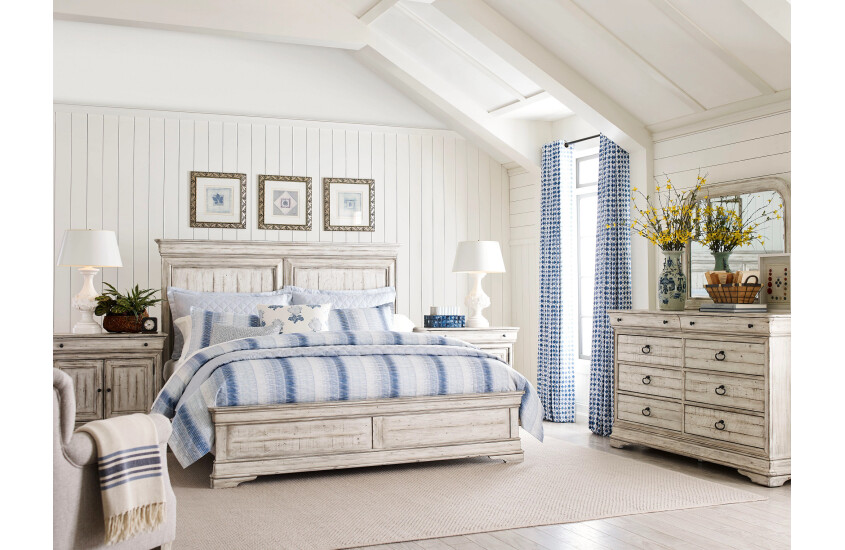 CARLISLE QUEEN PANEL BED COMPLETE Room