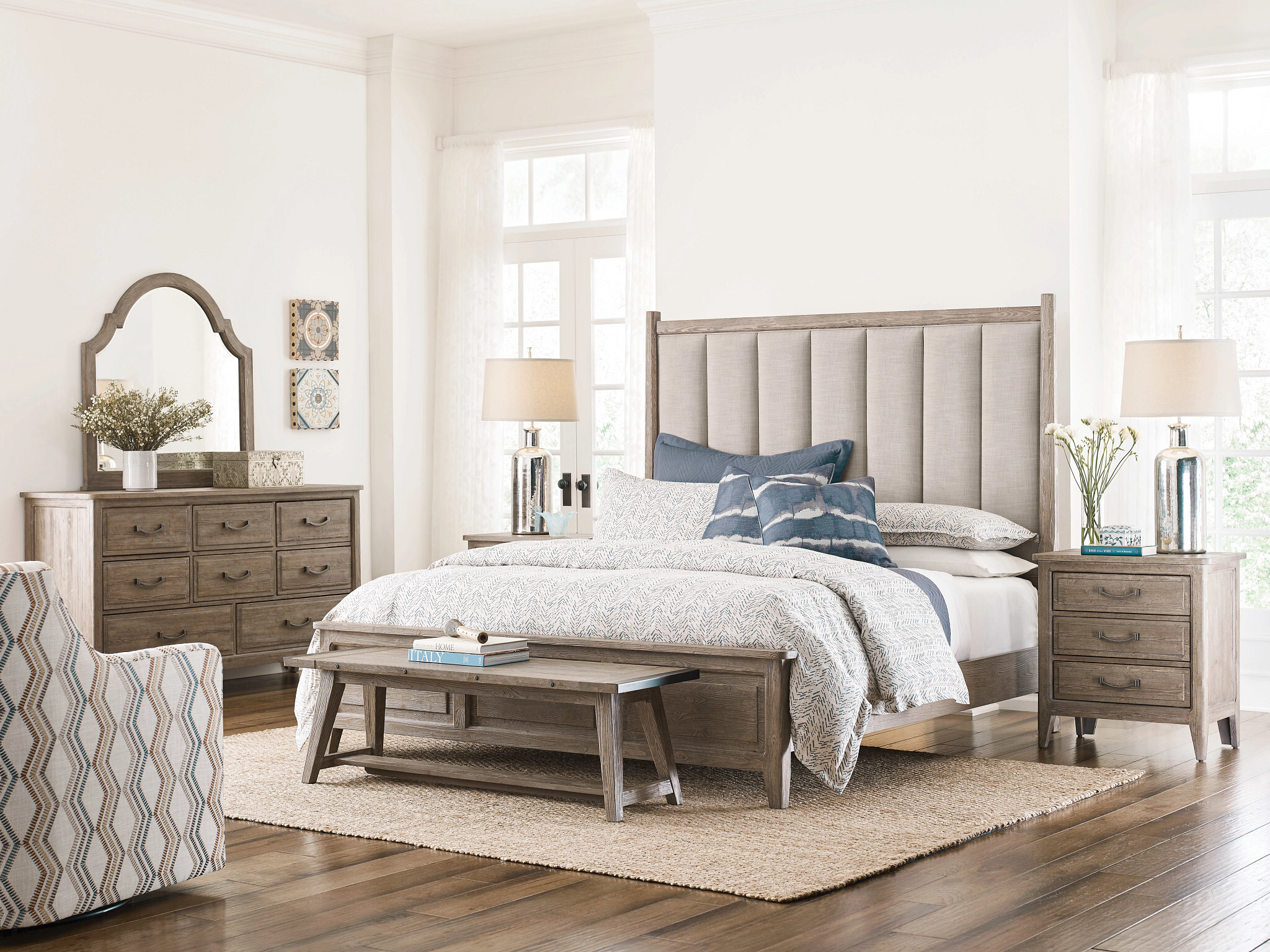 OAKMONT CAL KING UPH PANEL BED COMPLETE