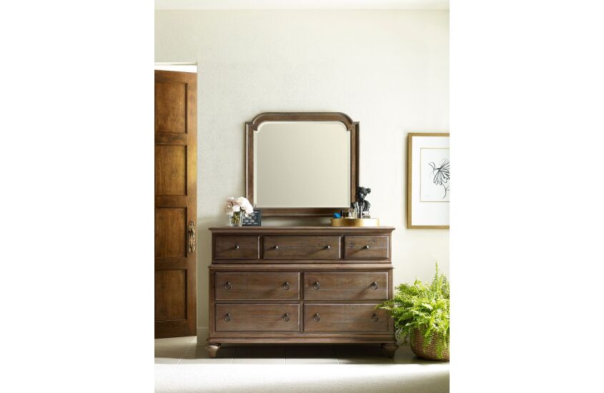 WELLINGTON DRAWER DRESSER Room