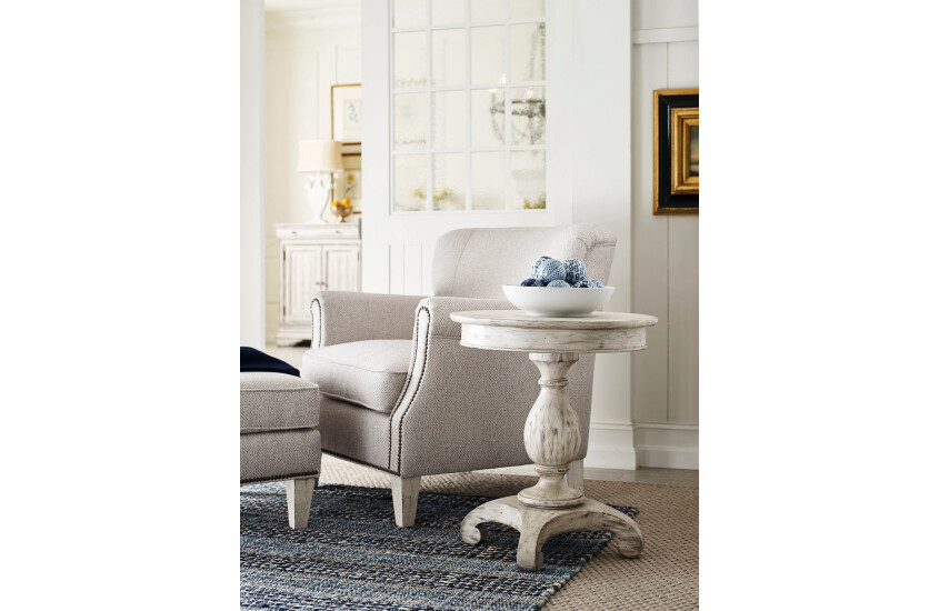 BARRETT ACCENT CHAIR Room